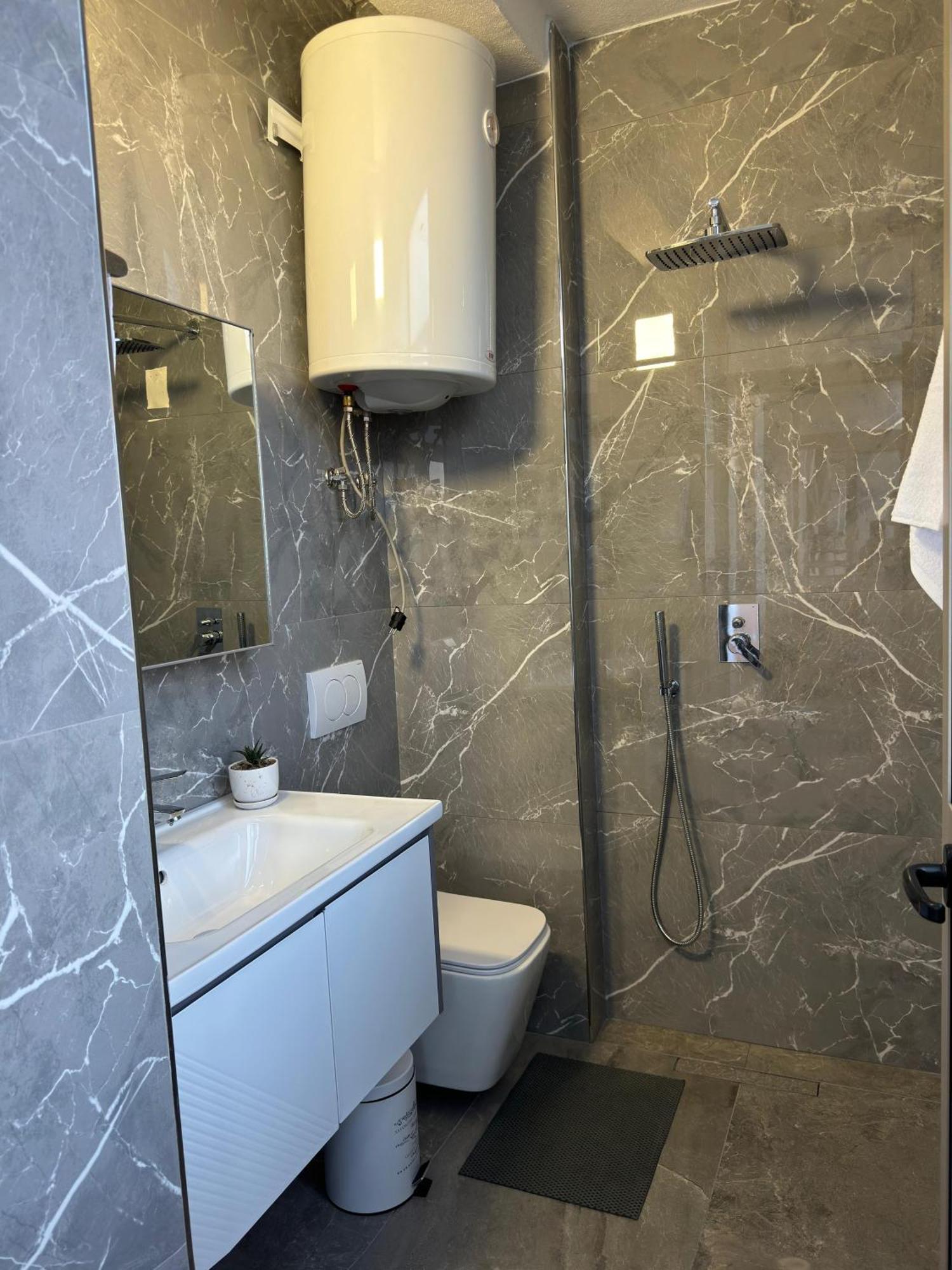 Erli Apartment Shkodër Esterno foto